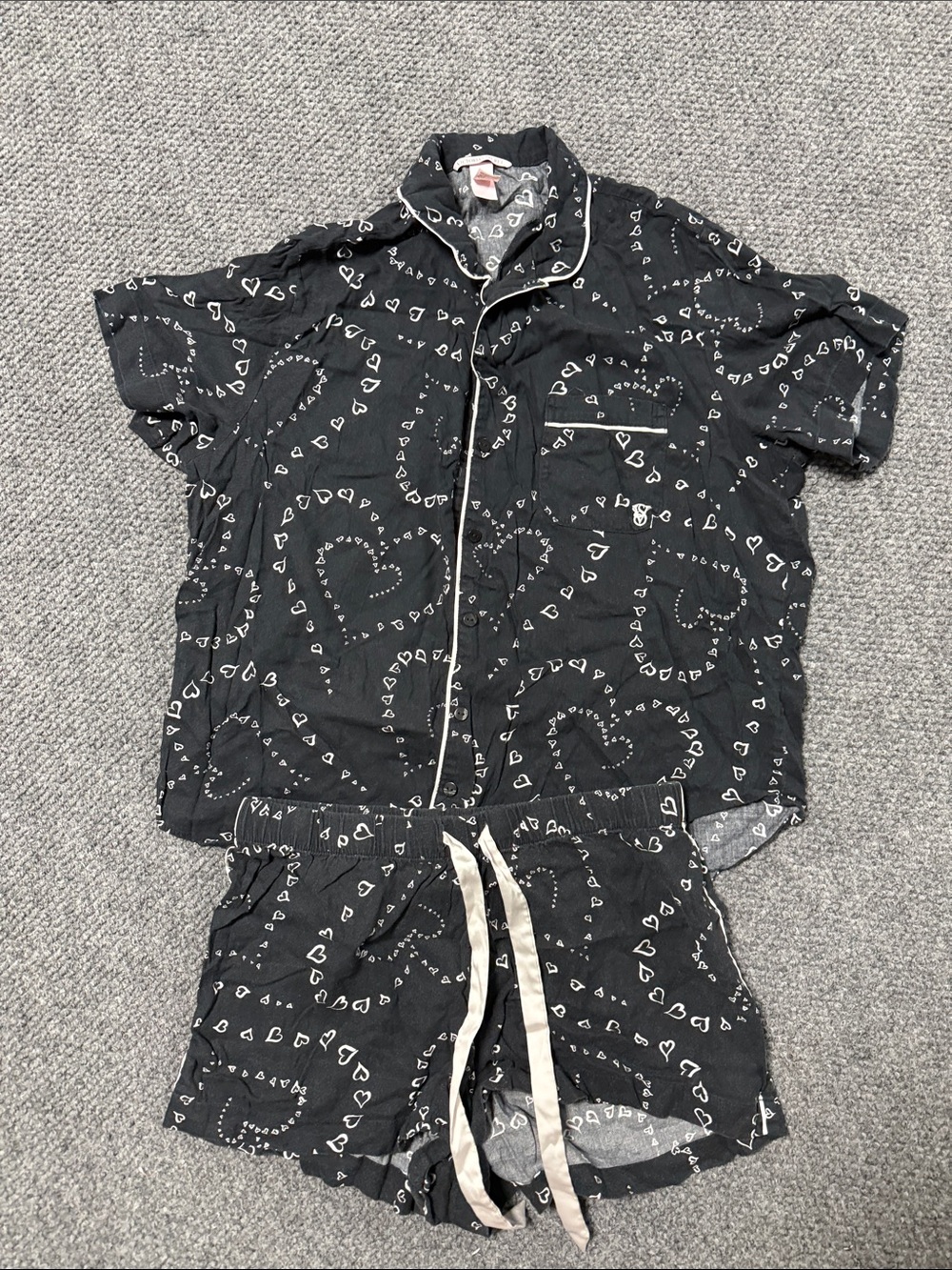 Victoria's Secret Black Heart-Print Short Pajama Set with Cream Trim